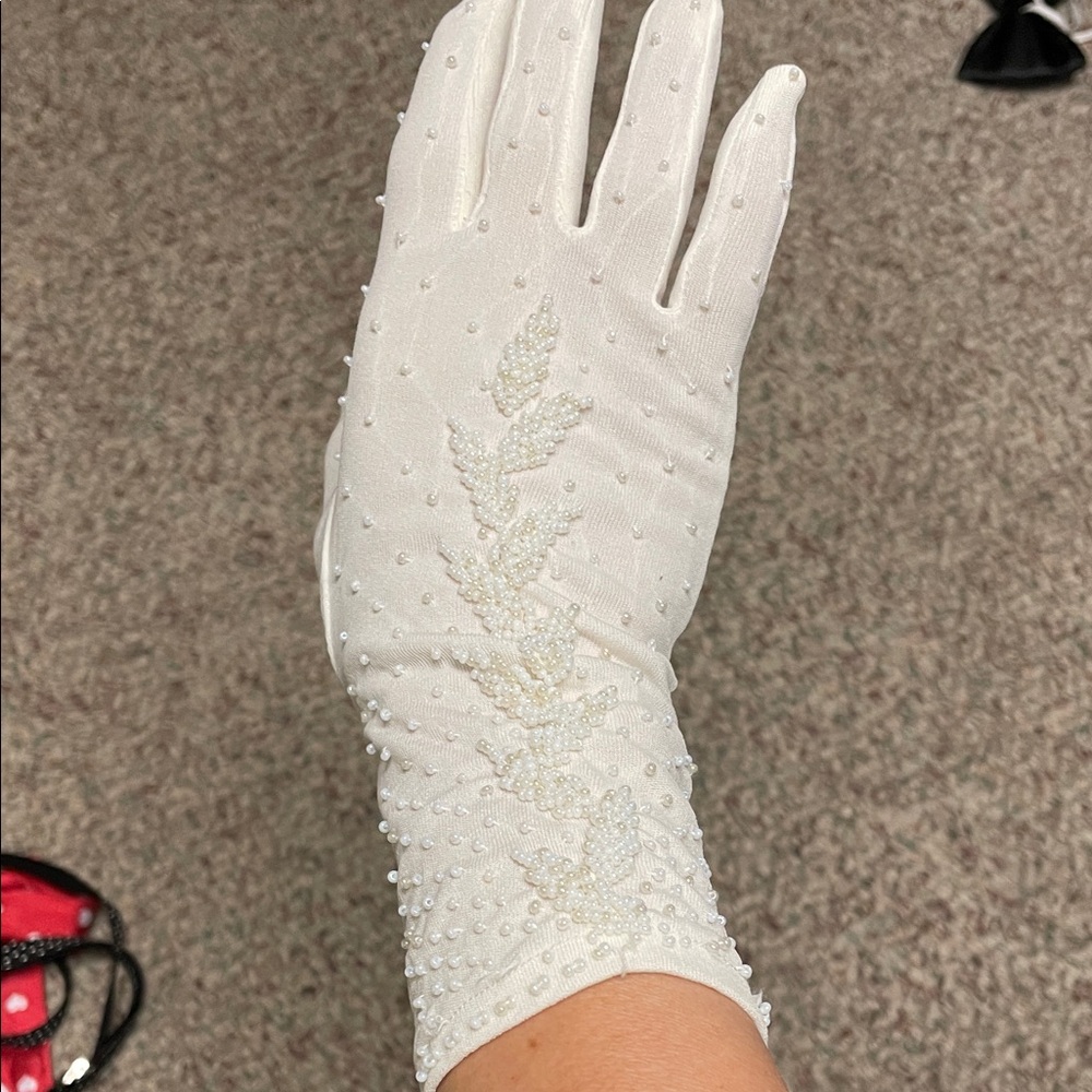 Vintage 50s White Beaded Gloves in perfect condition
